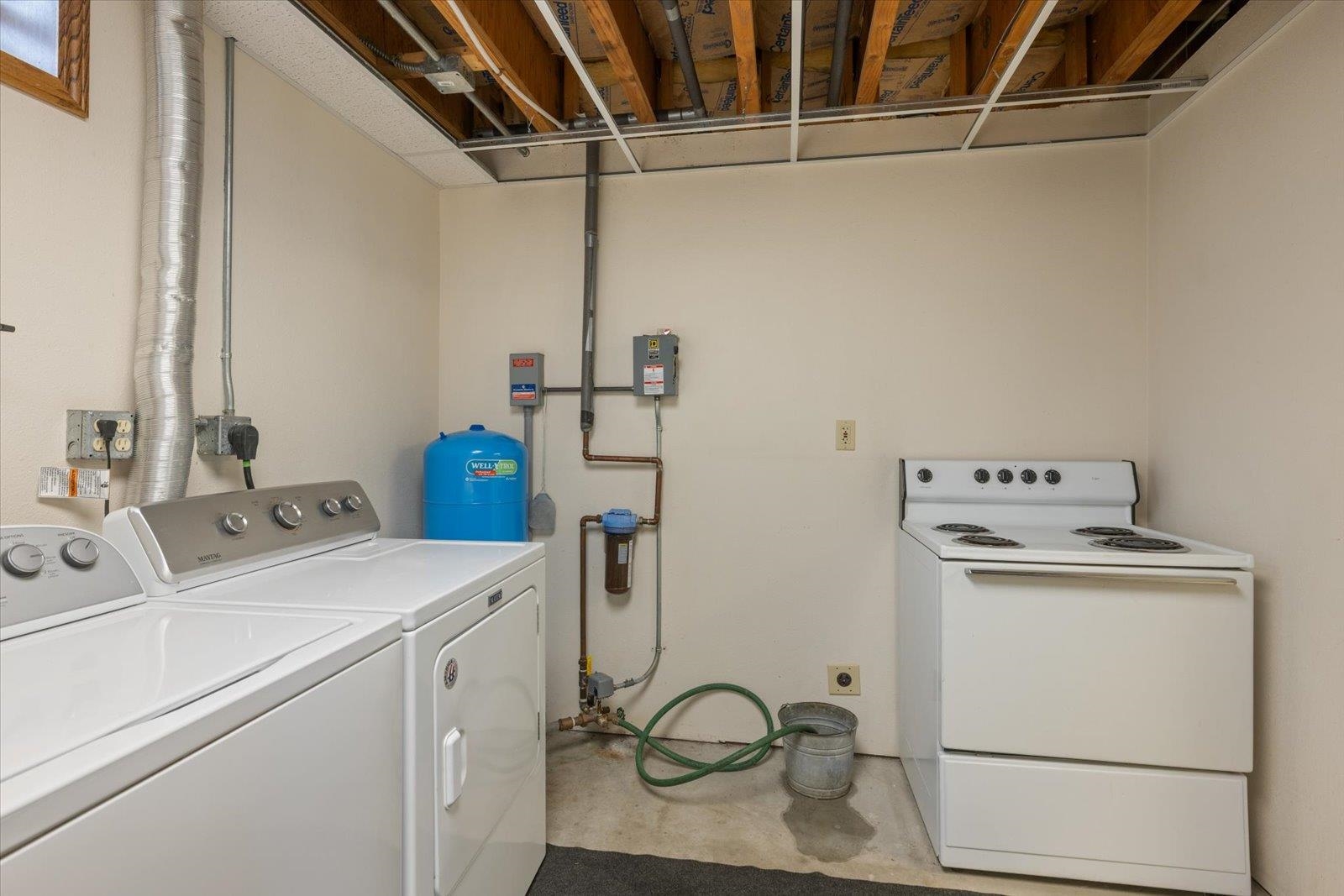 2375 Viste Point Road Ely, MN 55731 - Photo 39 of 83 Laundry room featuring washer and clothes dryer