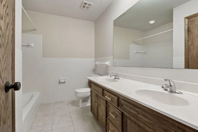 $2,750 | 7207 Heatherton Circle, Edina, MN 55435