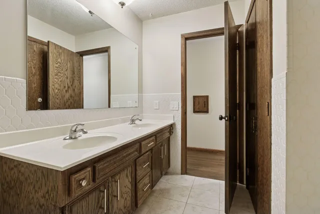 $2,750 | 7207 Heatherton Circle, Edina, MN 55435