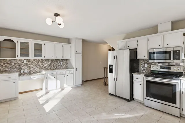 $2,750 | 7207 Heatherton Circle, Edina, MN 55435