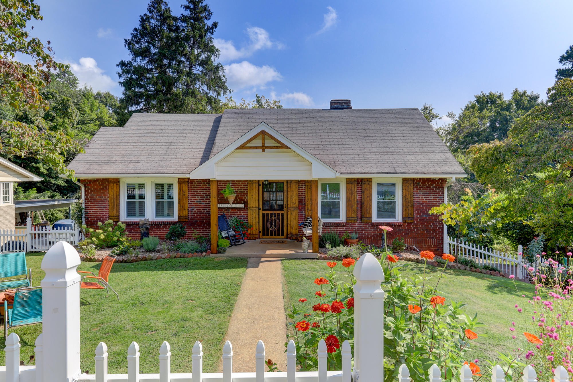 5408 Villa Road Knoxville, TN 37918 - Photo 2 of 25