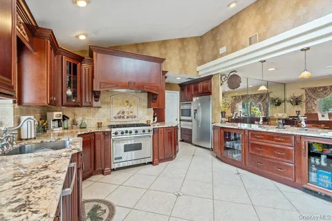$1,099,990 | 9 Defeo Court, Deer Park, NY 11729