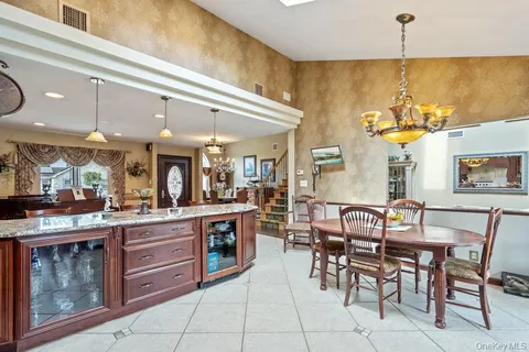 $1,099,990 | 9 Defeo Court, Deer Park, NY 11729