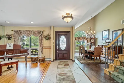 $1,099,990 | 9 Defeo Court, Deer Park, NY 11729