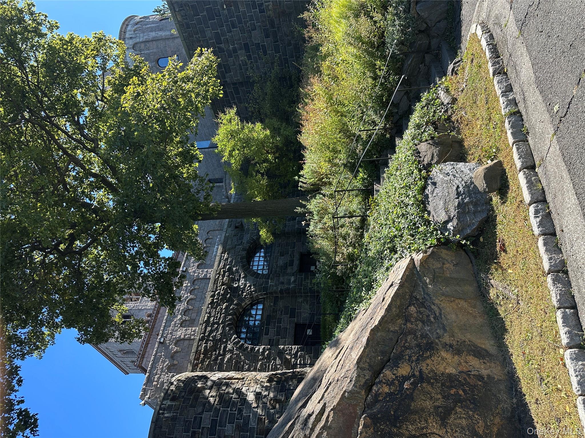 295 Bennett Avenue, Unit 4B Manhattan, NY 10040 - Photo 16 of 18 a view of a garden