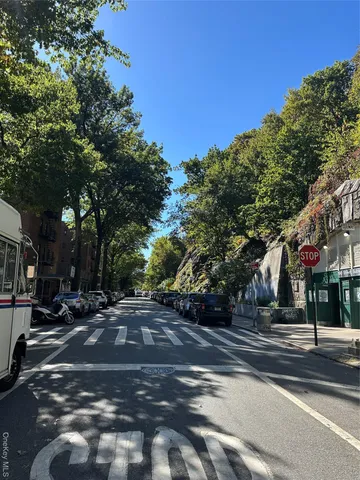 $260,000 | 295 Bennett Avenue, Unit 4B | Hudson Heights