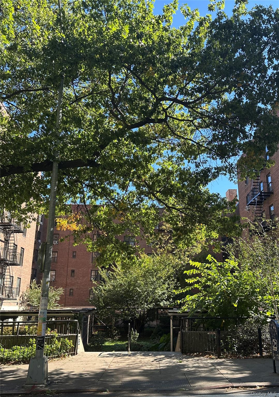 295 Bennett Avenue, Unit 4B Manhattan, NY 10040 - Photo 5 of 18 a view of a city