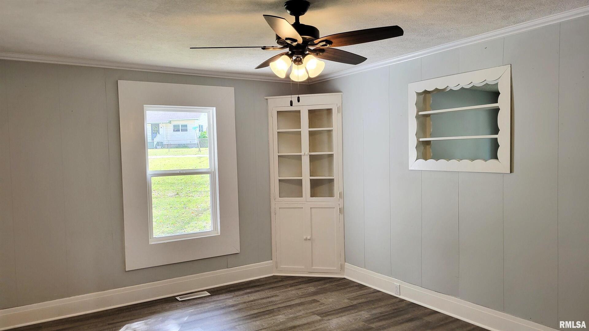 111 Wilmington Avenue Orient, IL 62874 - Photo 9 of 48
