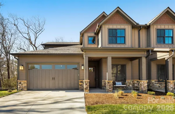$979,900 | 105 Chimney Chase Trail, Hendersonville, NC 28739