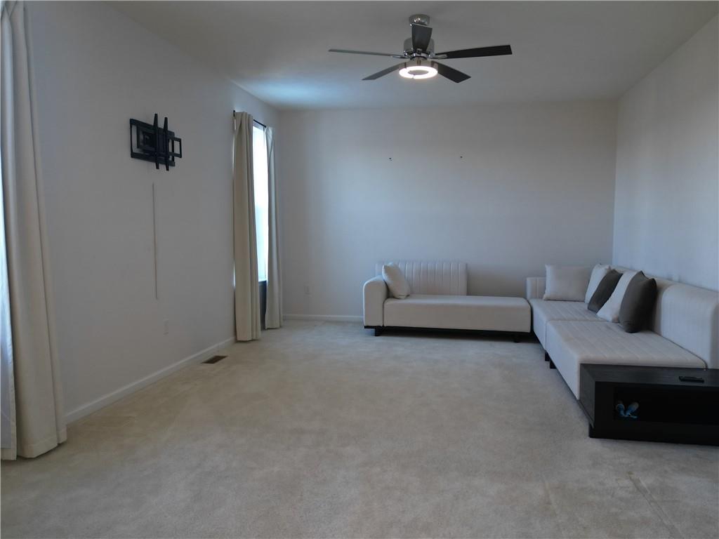 207 Wyncrest Drive Butler, PA 16001 - Photo 3 of 32