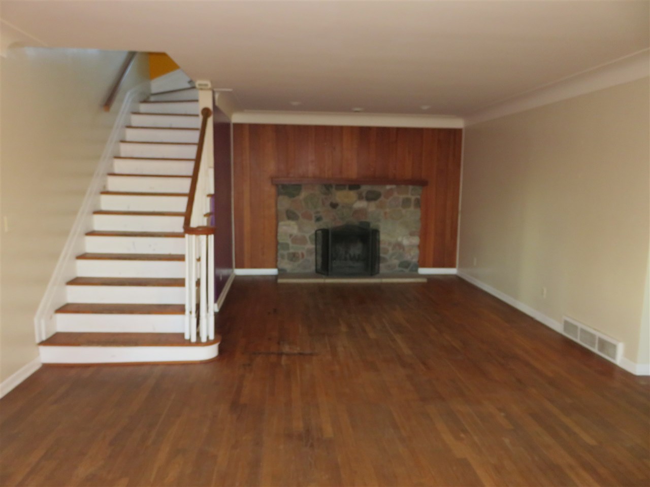 5189 North Fowlerville Road Fowlerville, MI 48836 - Photo 6 of 22 31285639-5.JPG