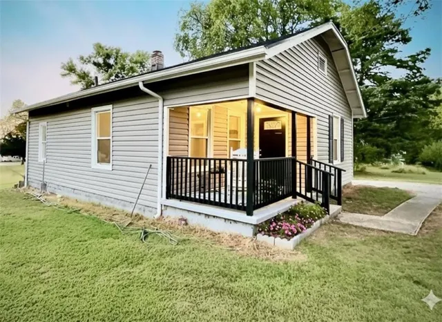 $114,900 | 1239 North Main Street, Nevada, MO 64772