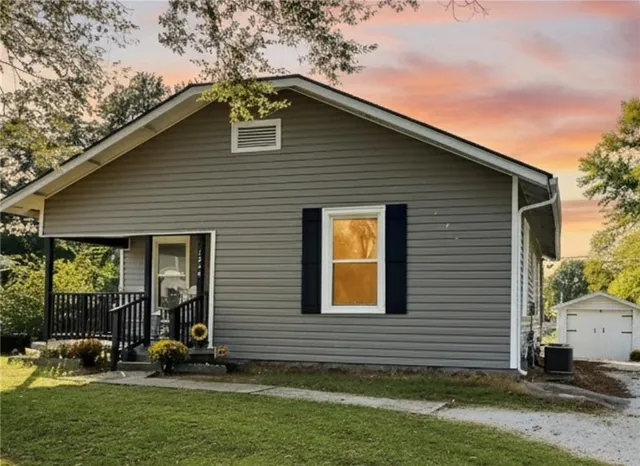 $114,900 | 1239 North Main Street, Nevada, MO 64772