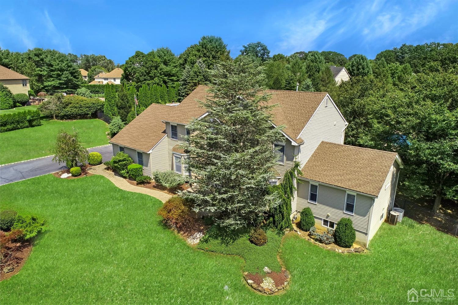 2 Astor Drive Manalapan, NJ 07726 - Photo 7 of 60