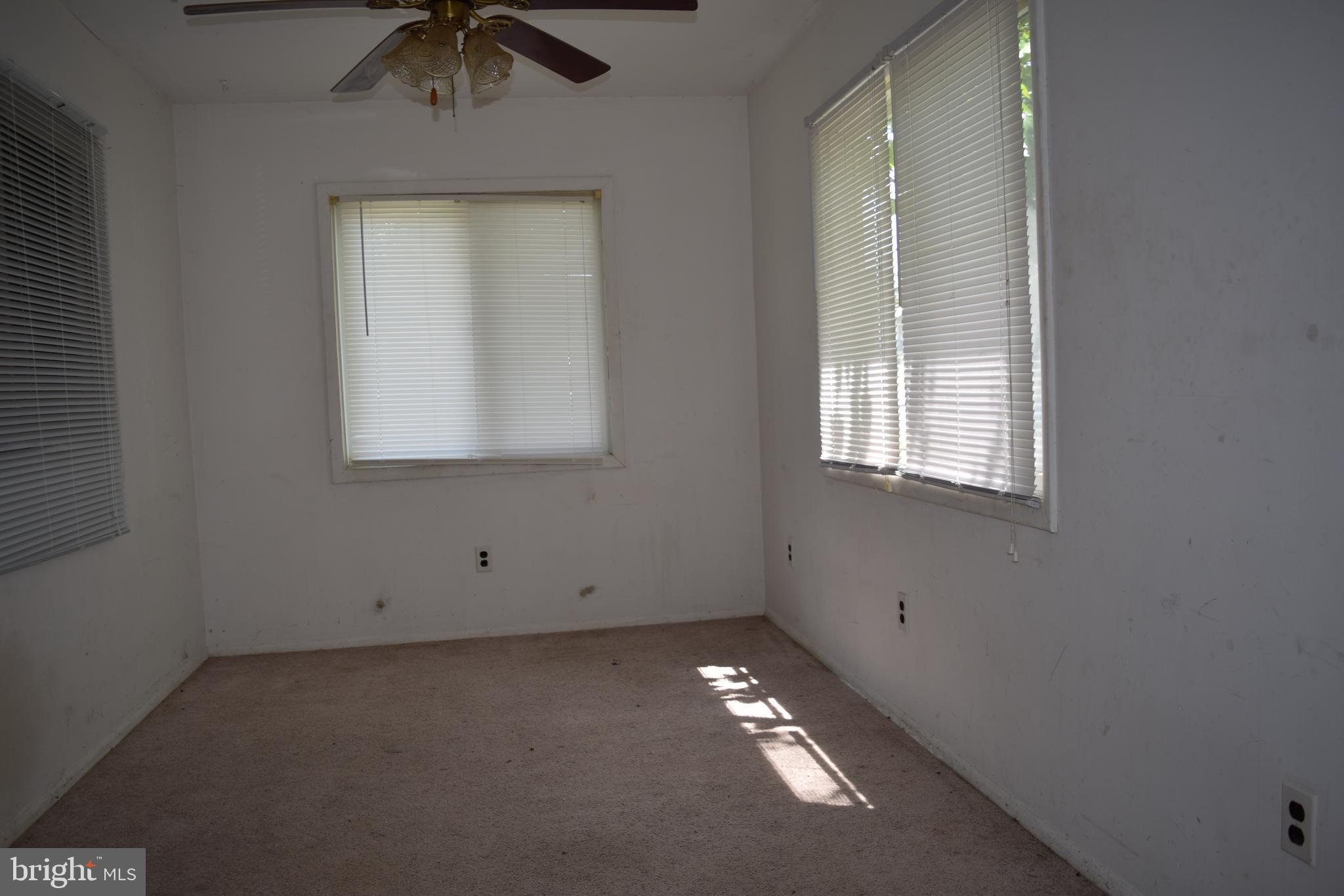 314 Poplar Road Baltimore, MD 21221 - Photo 5 of 47