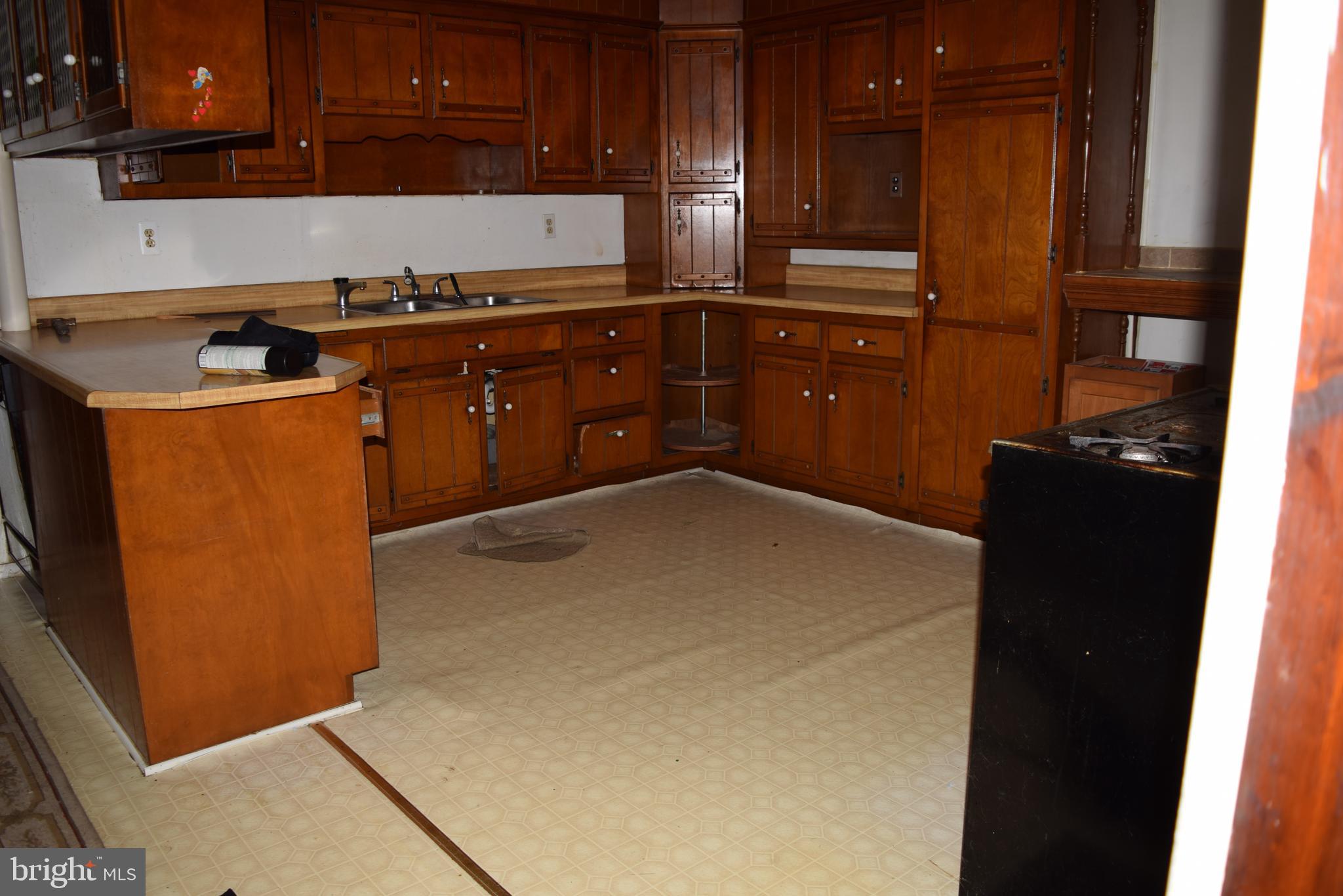 314 Poplar Road Baltimore, MD 21221 - Photo 10 of 47