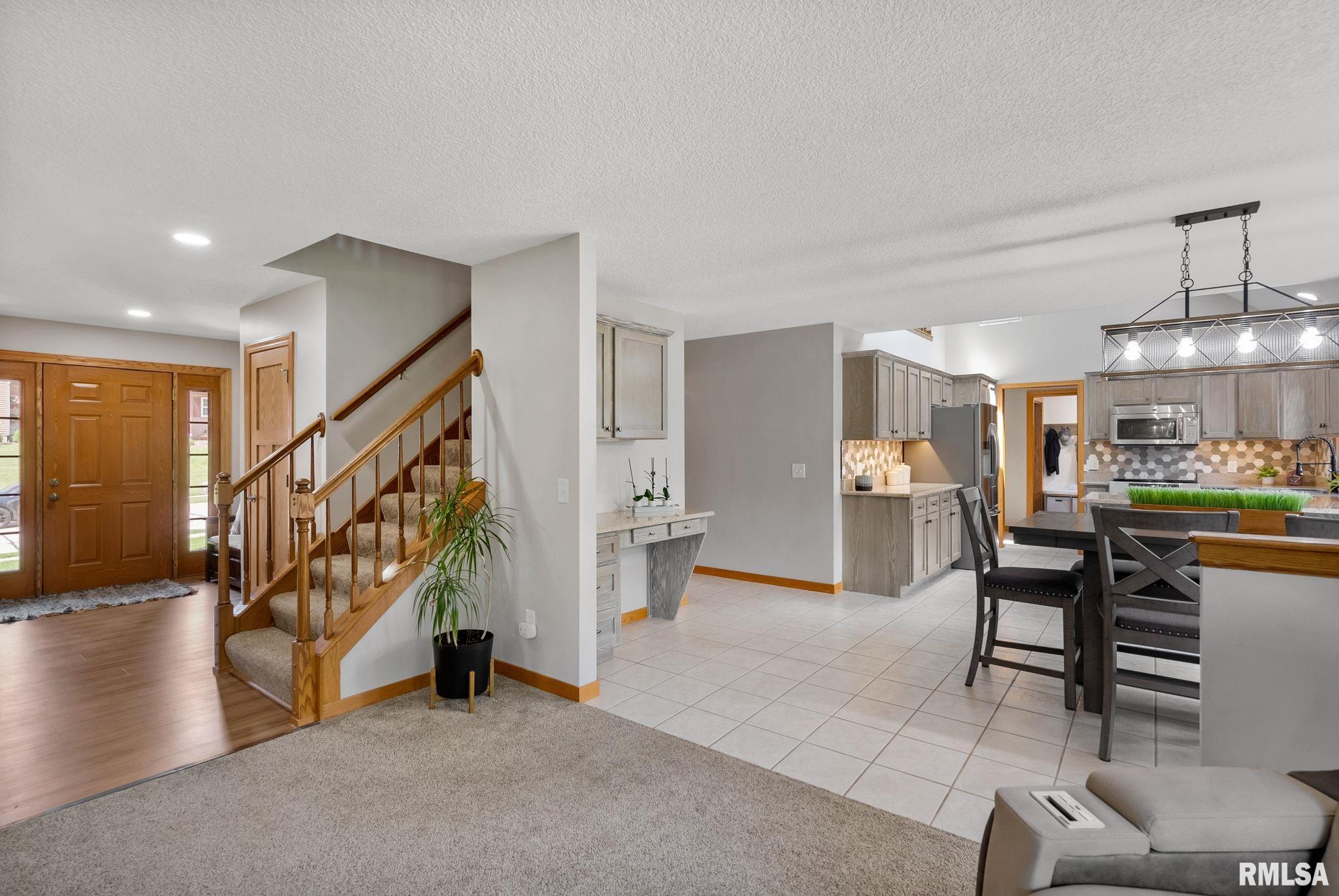 79 Parkview Drive Eldridge, IA 52748 - Photo 4 of 62