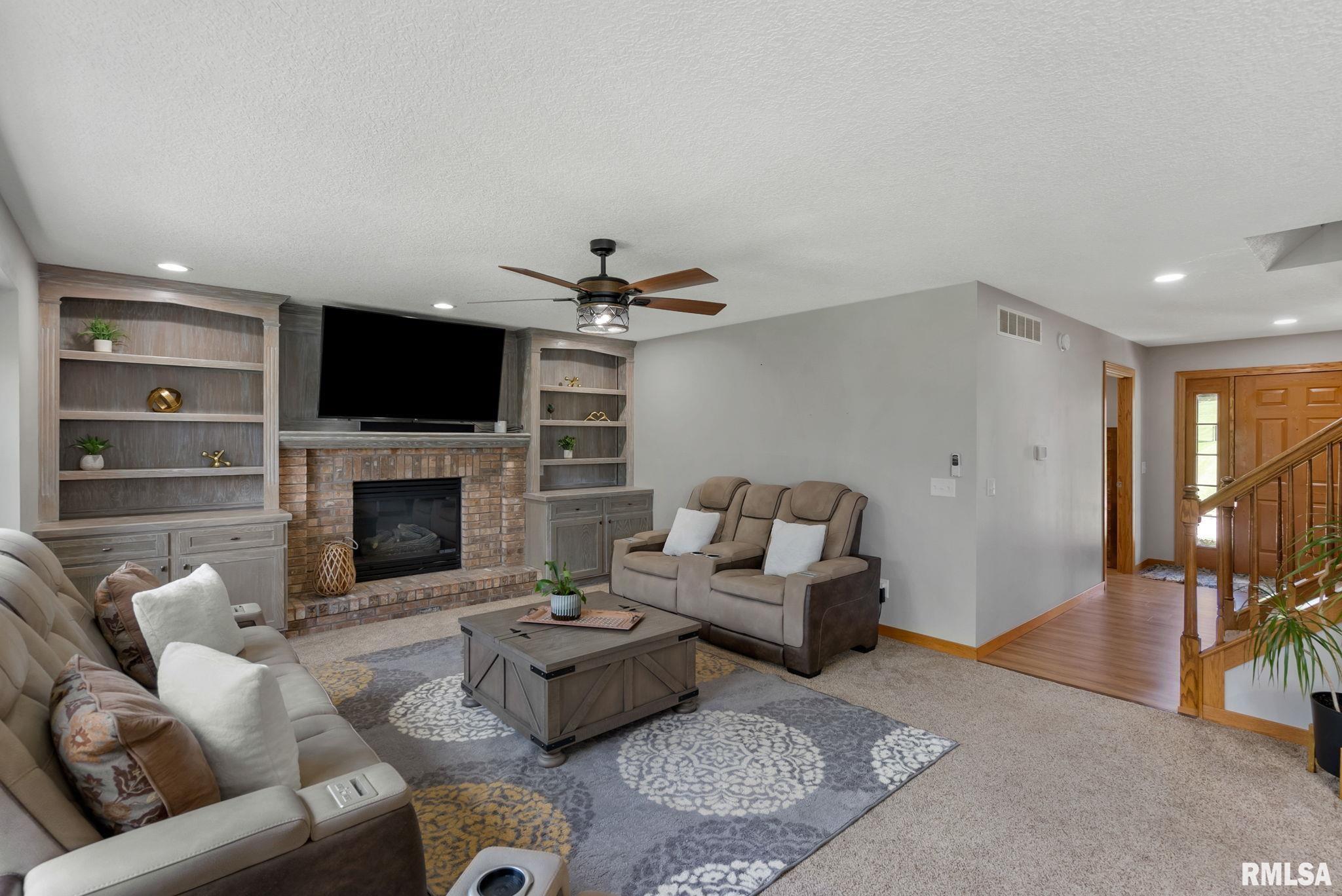 79 Parkview Drive Eldridge, IA 52748 - Photo 6 of 62