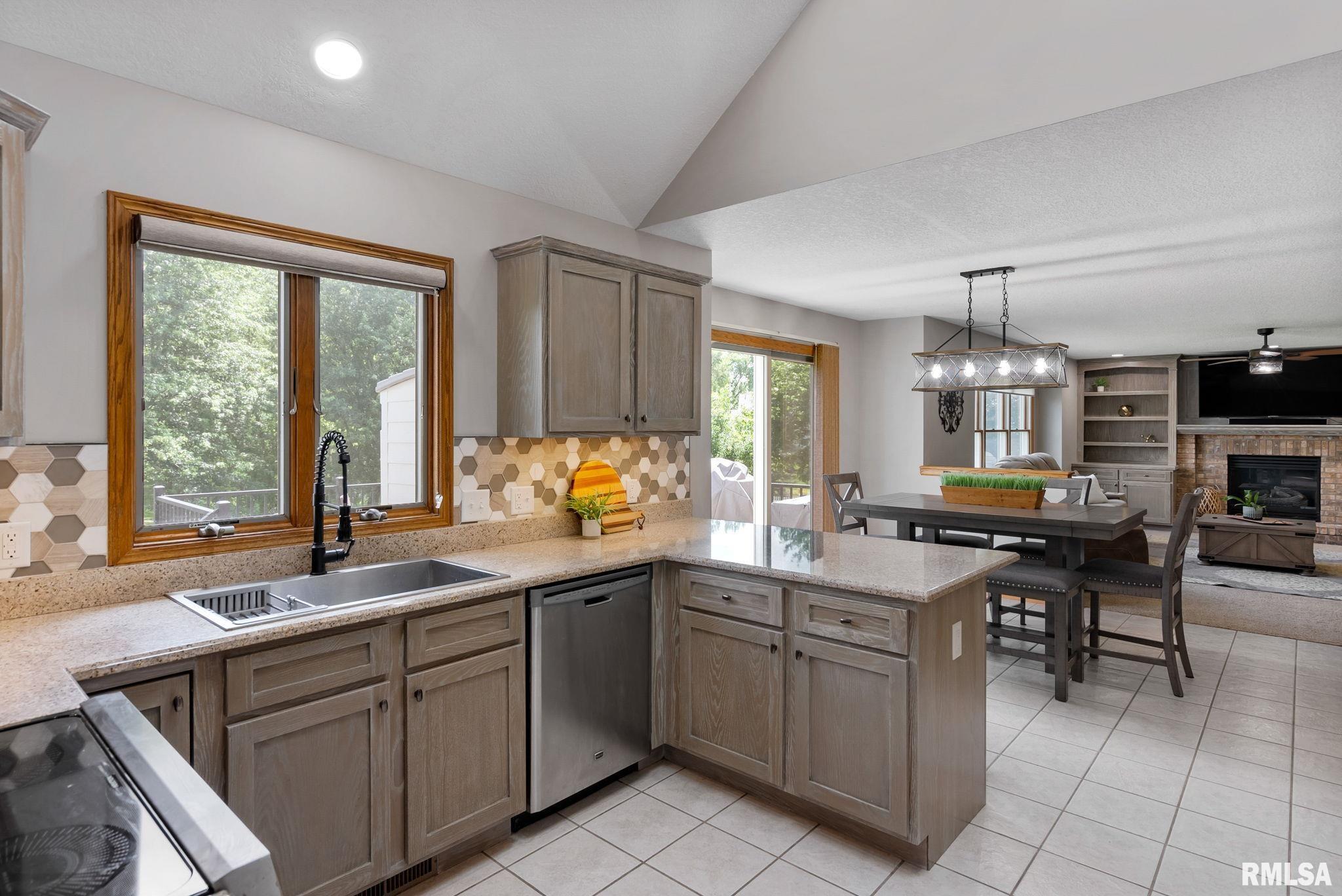 79 Parkview Drive Eldridge, IA 52748 - Photo 9 of 62