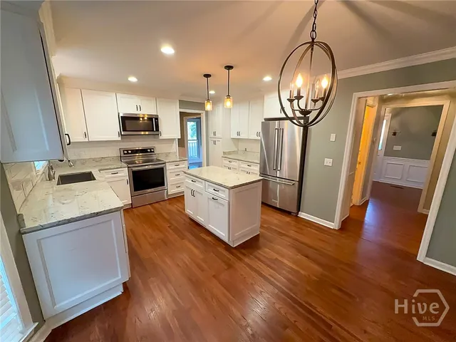 $398,000 | 205 Amberwood Drive East, Vidalia, GA 30474