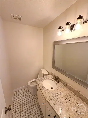 $398,000 | 205 Amberwood Drive East, Vidalia, GA 30474