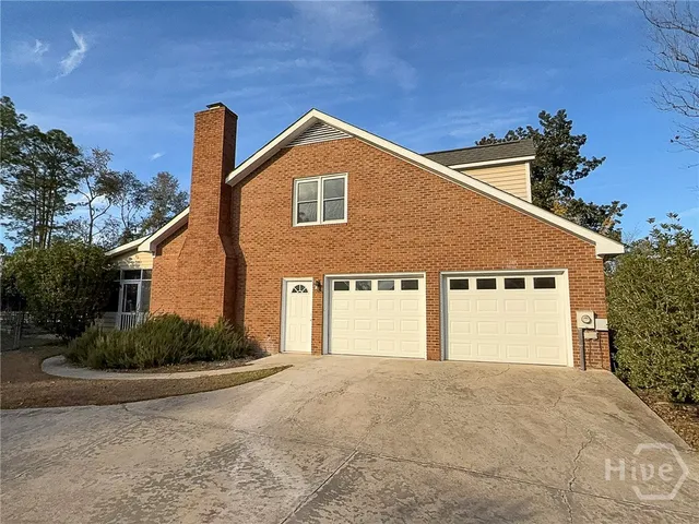 $398,000 | 205 Amberwood Drive East, Vidalia, GA 30474