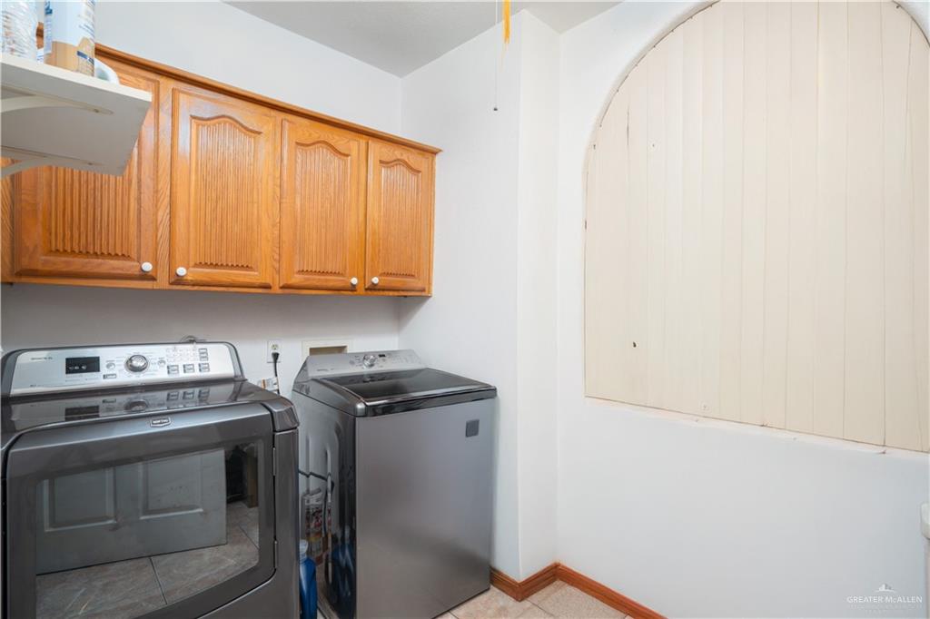 1701 Raul Aguilar Drive Mission, TX 78572 - Photo 20 of 43 a utility room with dryer and washer
