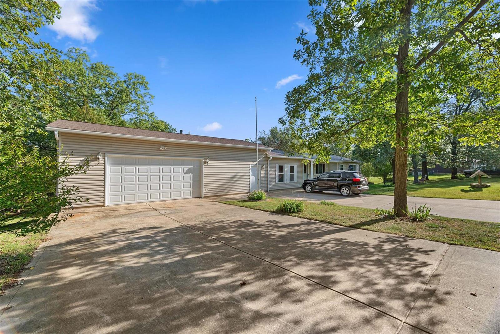 57 Firefly Lane Troy, MO 63379 - Photo 2 of 41