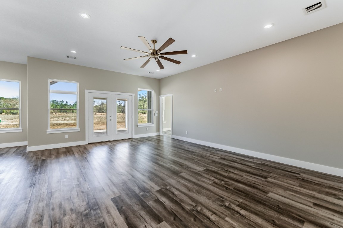 637 Round Prairie Road Huntsville, TX 77320 - Photo 11 of 35