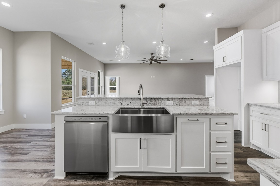 637 Round Prairie Road Huntsville, TX 77320 - Photo 14 of 35