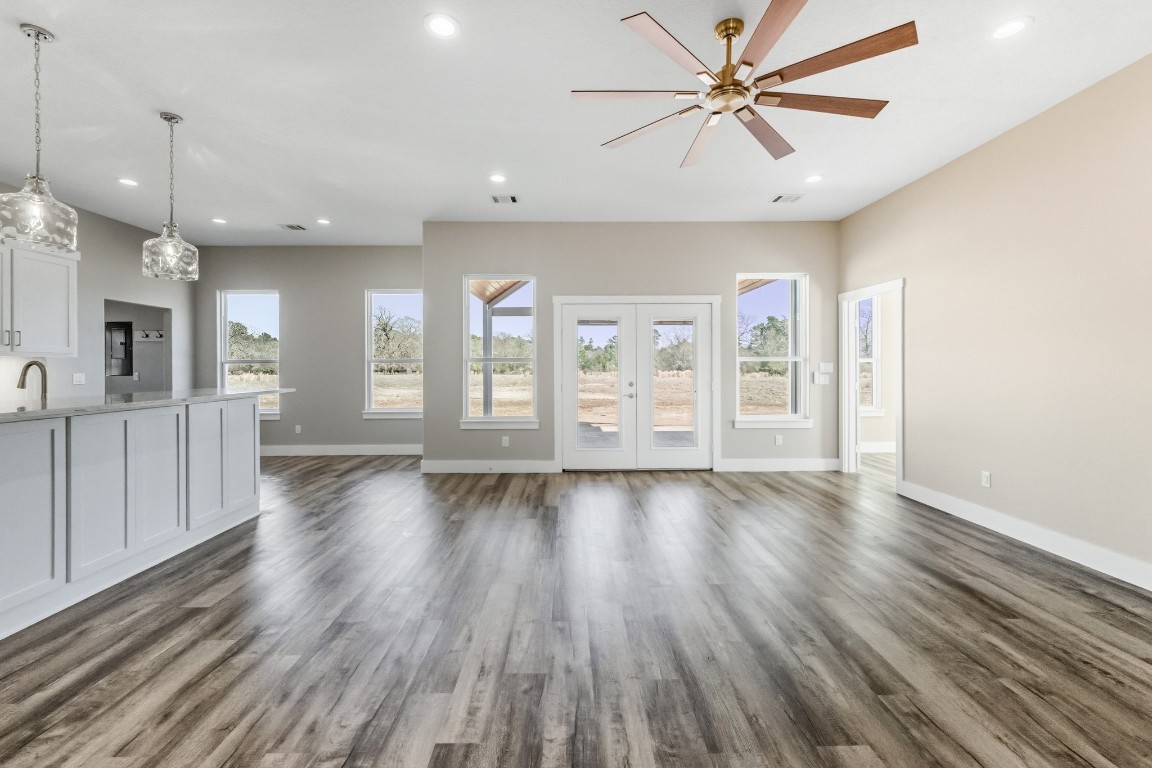 637 Round Prairie Road Huntsville, TX 77320 - Photo 15 of 35