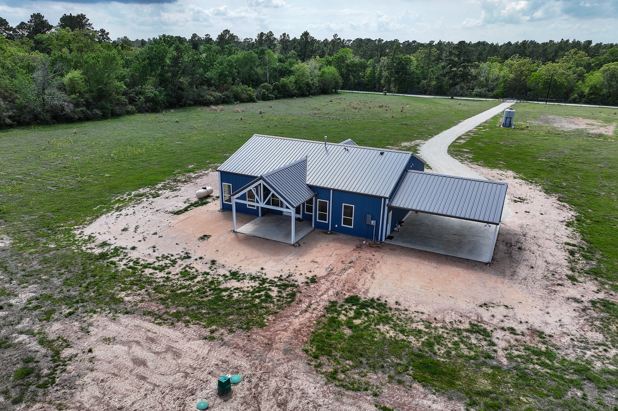 637 Round Prairie Road Huntsville, TX 77320 - Photo 3 of 35