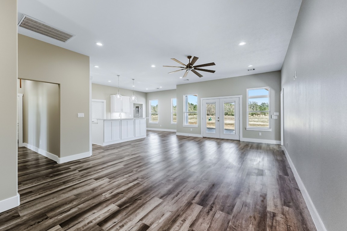 637 Round Prairie Road Huntsville, TX 77320 - Photo 10 of 35