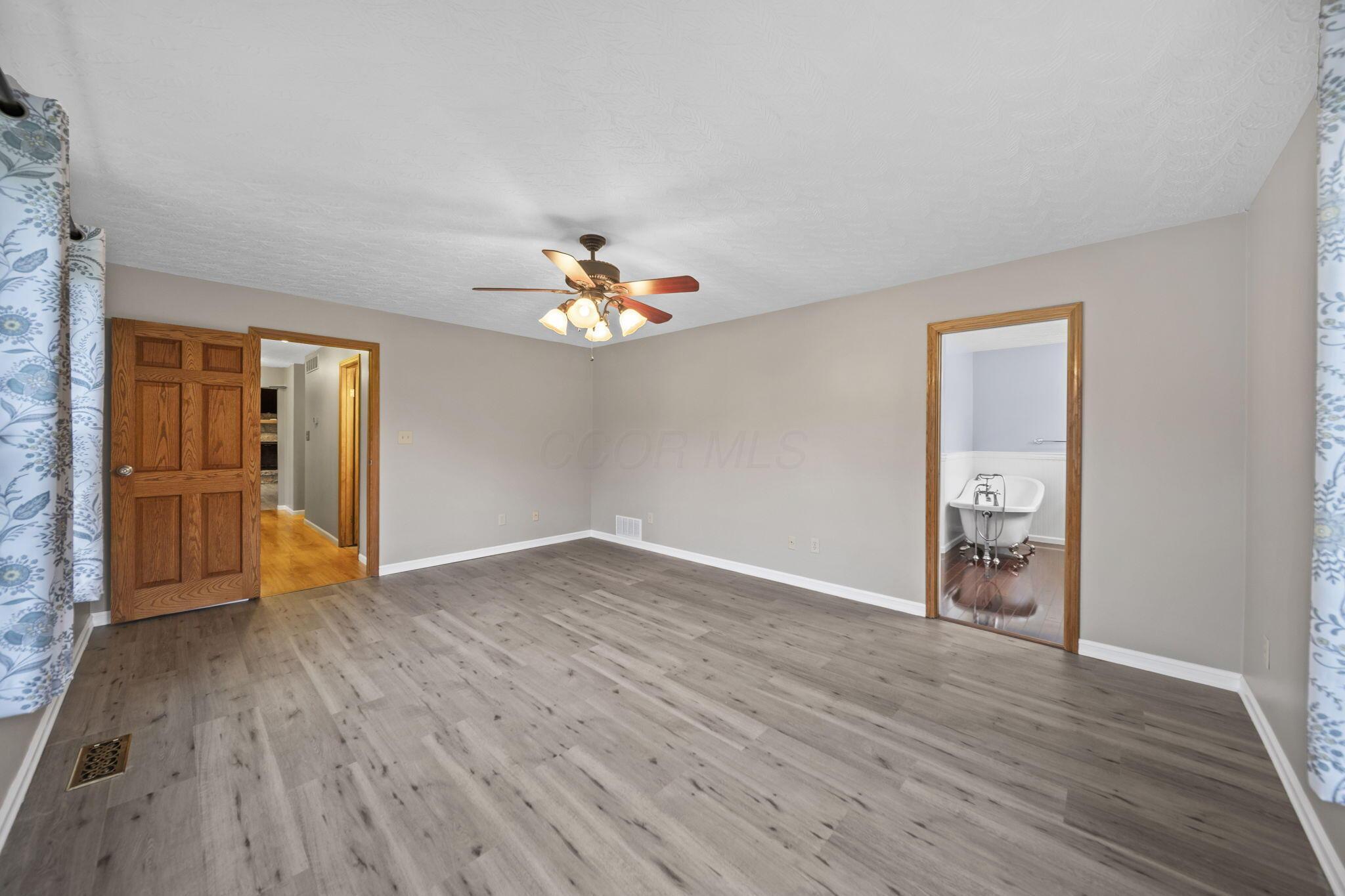4384 Leppert Road Hilliard, OH 43026 - Photo 23 of 76 Owner's Suite