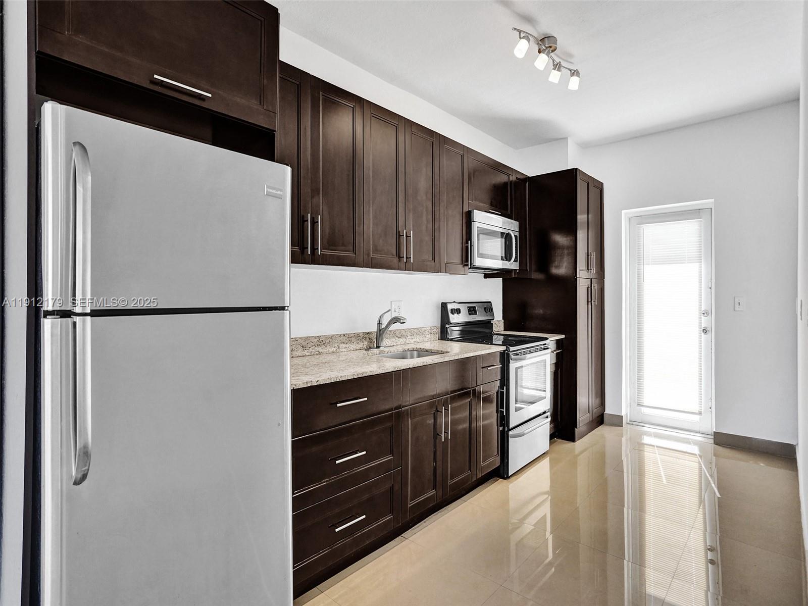 540 74th Street, Unit 14 Miami Beach, FL 33141 - Photo 13 of 32