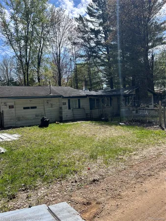 $37,500 | 242 Hickory Street, Gladwin, MI 48624
