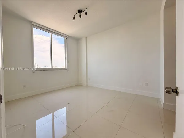 $3,000 | 2775 Northeast 187th Street, Unit PH2, Aventura, FL 33180