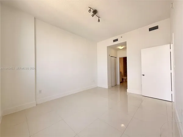 $3,000 | 2775 Northeast 187th Street, Unit PH2, Aventura, FL 33180