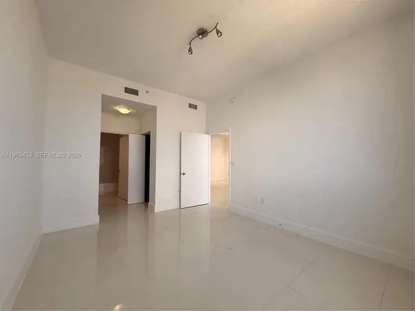 $3,000 | 2775 Northeast 187th Street, Unit PH2, Aventura, FL 33180