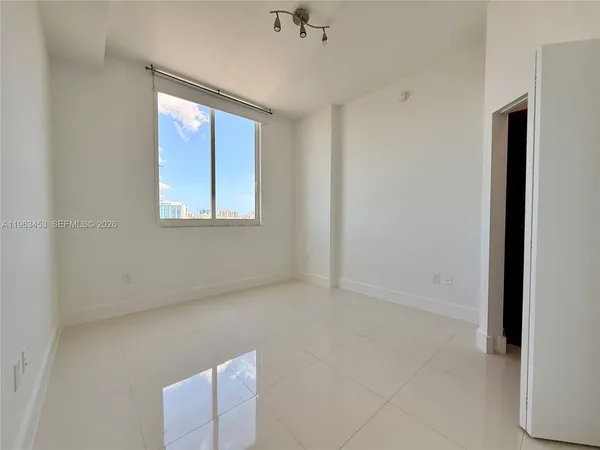 $3,000 | 2775 Northeast 187th Street, Unit PH2, Aventura, FL 33180