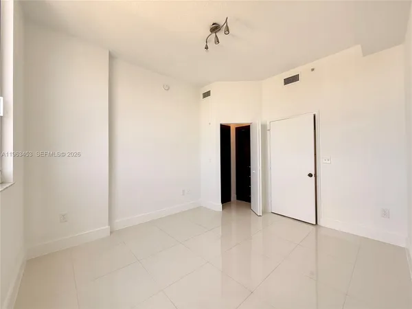 $3,000 | 2775 Northeast 187th Street, Unit PH2, Aventura, FL 33180