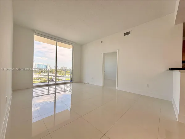$3,000 | 2775 Northeast 187th Street, Unit PH2, Aventura, FL 33180