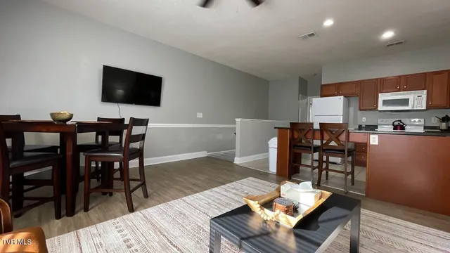 $2,500 | 169 East Grande Avenue, Unit 200, Johnson City, TN 37601