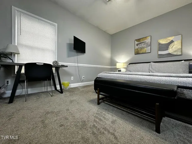 $2,500 | 169 East Grande Avenue, Unit 200, Johnson City, TN 37601