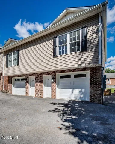 $2,500 | 169 East Grande Avenue, Unit 200, Johnson City, TN 37601