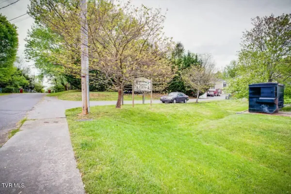 $2,500 | 169 East Grande Avenue, Unit 200, Johnson City, TN 37601