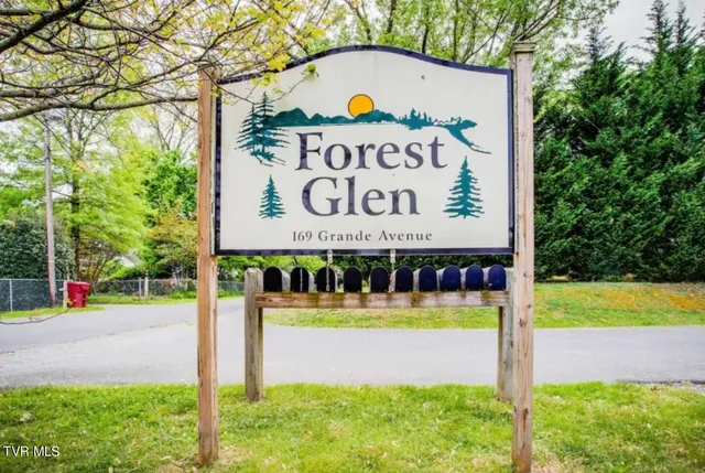 $2,500 | 169 East Grande Avenue, Unit 200, Johnson City, TN 37601