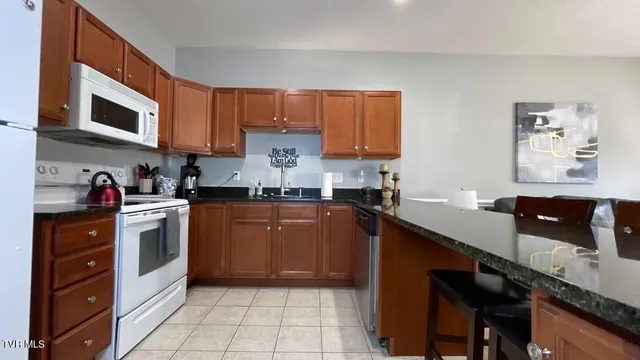 $2,500 | 169 East Grande Avenue, Unit 200, Johnson City, TN 37601