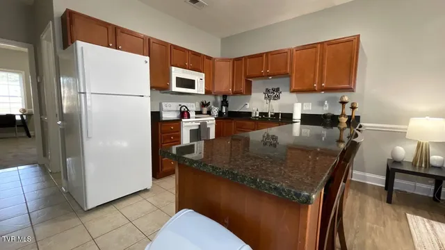 $2,500 | 169 East Grande Avenue, Unit 200, Johnson City, TN 37601