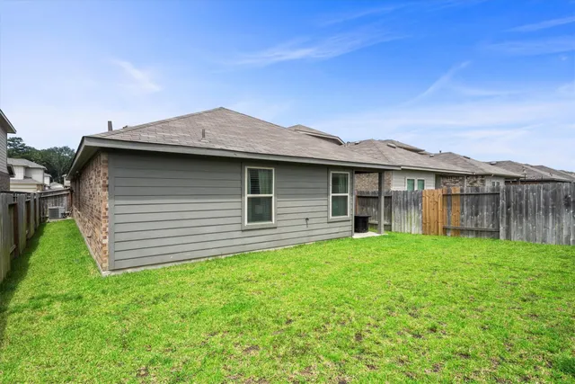 a view of a house with a backyard
